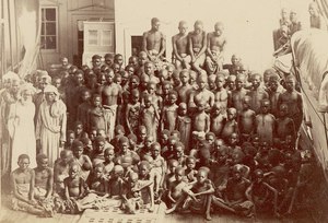 Zwarte slaven, voornamelijk kinderen, nadat ze zijn weggehaald bij slavendrijvers, 1880.  