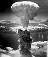 Hřibovitý mrak po výbuchu atomové bomby v Nagasaki