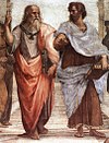 Platón a Aristoteles, vyobrazení v Aténské škole, rozvíjeli filozofické argumenty založené na zjevném designu vesmíru.  