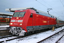 Locomotief serie 101 in het hoofdstation van Neurenberg  