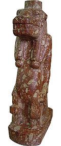 Muinaisegyptiläisen jumalatar Tawaretin brecciapatsas.  