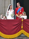 Il principe William, duca di Cambridge e Kate Middleton sul balcone di Buckingham Palace.