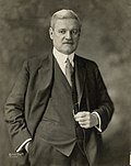 William Emmett Dever est considéré comme l'un des meilleurs maires de Chicago car il a contribué à nettoyer la ville