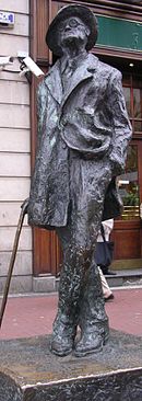 Un monumento di James Joyce vicino a O'Connell Street, Dublino