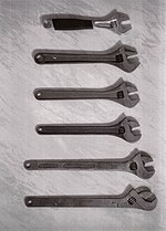 Justerbare skruenøgler fra 1892 (nederst) til i dag (øverst)