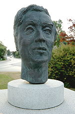 Alban Berg'in bir heykeli.