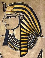 Amenhotep II con un tocado de Nemes.  