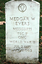 被害民权领袖梅德加-埃弗斯的墓碑。
