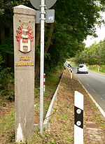 Border post with coat of arms on the Lenther Chaussee at the town border