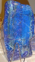 lapis lazuli med sin azurblå färg  