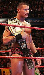 Randy Orton die het WWE kampioenschap verdedigde tegen John Cena in een "I Quit" wedstrijd.  
