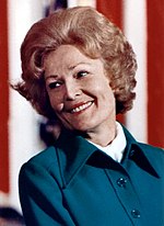 Pat Nixon foi esposa do Vice-Presidente, acompanhando seu marido Richard em muitas viagens ao exterior; mais tarde ela também se tornou Primeira-Dama