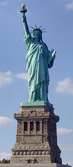 La Estatua de la Libertad con su famosa pátina azul-verde