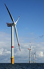 O recurso natural do vento aciona estas turbinas eólicas de 5MW em um parque eólico na Bélgica