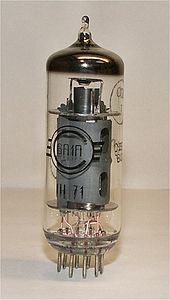 Un tubo a vuoto, tipo 6P1P