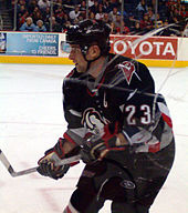 2000-01年コロラド・アバランチ、2006-07年バッファロー・セイバーズでプレーしたクリス・ドゥルーリー。