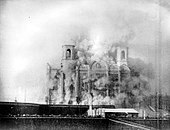 Catedral de Cristo Salvador em Moscou sendo demolida em 1931. A religião organizada foi suprimida na União Soviética.