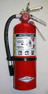 Ένας πυροσβεστήρας αποθηκευμένης πίεσης