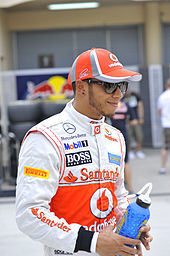 Lewis Hamilton (hier te zien tijdens de Grand Prix van Bahrein in 2012) verliet McLaren om in 2013 deel uit te maken van het fabrieksteam van Mercedes.  