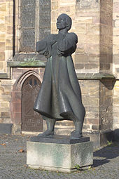 The Thomas Müntzer Monument (Jürgen Raue, 1983) in front of St. Catherine's Church in Zwickau