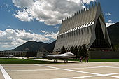 Kadettkapellet vid United States Air Force Academy nära Colorado Springs.  