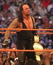 Ο Undertaker μετά την ανάδειξή του σε Παγκόσμιο Πρωταθλητή Βαρέων Βαρών στο WrestleMania XXIV