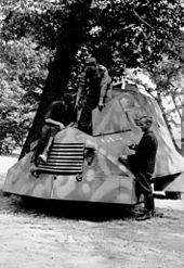 Kubuś la voiture blindée polonaise de la Seconde Guerre mondiale, fabriquée par l'Armée de l'Intérieur pendant le soulèvement. Elle a participé à l'attaque contre l'université de Varsovie.