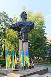 Monumento a Shukhevych em Krakovets, Ucrânia, 2016