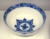 Saint-Cloud blød porcelænsskål, med blå dekoration under glasur, 1700/1710  