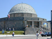 Adlerovo planetárium a astronomické muzeum bylo prvním planetáriem na severní polokouli.