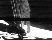 Neil Armstrong lander på Månen.