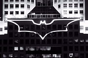 La Bat-señal en el edificio Highmark en Pittsburgh, Pennsylvania, julio de 2011  