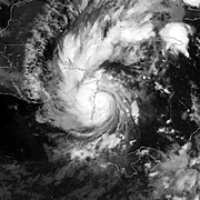 El huracán Beta está cerca de su máxima fuerza.  