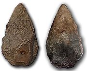 Due lati di un'ascia a mano di pietra: Spagna 350kya