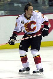Flame durante dos temporadas, Darren McCarty llegó a Calgary en 2005 como agente libre tras pasar once temporadas en los Detroit Red Wings.  