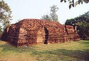 Wat Khlong, a maior ruína de Khu Bua