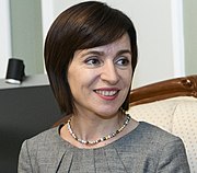 Den 15. november bliver den tidligere premierminister Maia Sandu valgt til landets første kvindelige præsident, idet hun besejrer den siddende præsident Igor Dodon.  