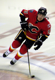 След като вкара 39 гола в единствения си сезон с "пламъците" през 2008-2009 г., Майк Каммалери се завърна от Монреал в Калгари през 2012 г.  