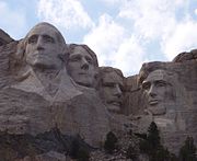 Arbejdet på Mount Rushmore begyndte den 3. marts 1925.  