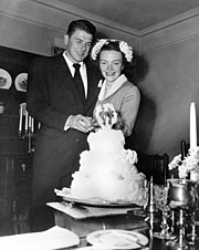 Pasgetrouwden Ronald en Nancy Reagan, 1952