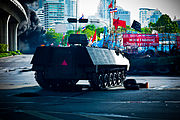 Stridsvagn som förbereder sig för att anfalla barrikaden för rödskjortor den 19 maj.  