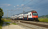 Un tren Desiro cu locomotivă SBB-CFF-FFS în sistemul de transport rapid din Zürich
