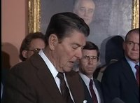 Riproduci media Osservazioni di Reagan sulla legge di riforma e controllo dell'immigrazione, novembre 1986