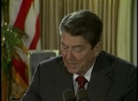 Media afspelen Reagan's reactie op de eerste versie van de Anti-Apartheidswet, oktober 1985