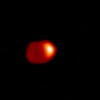 Inglês: Algol (β Persei) é um sistema triple-star (Algol A, B, e C) na constelação Perseus. O grande e brilhante Algol A primário é regularmente eclipsado pelo dimmer Algol B a cada 2,87 dias. O par é separado por apenas 0,062 unidades astronômicas (AU) uma da outra, tão próximas que o Algol A está lentamente removendo as camadas externas do Algol B.
