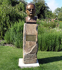 Staty av Allende i Donaupark i Wien, Österrike  