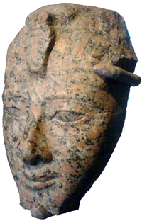 Głowa Amenhotepa II z granitu. Brooklyn Museum.