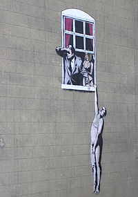 Sztuka Banksy'ego na ścianie budynku w Bristolu