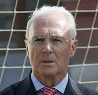 Franz Beckenbauer byl velmi oblíbený trenér, který dovedl Německo k vítězství na mistrovství světa 1990.