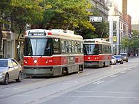 Bonde em Toronto - uma cidade que opera o maior sistema de bondes da América do Norte.
